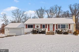 3702 KINGS RD, Pennsburg, PA 18073