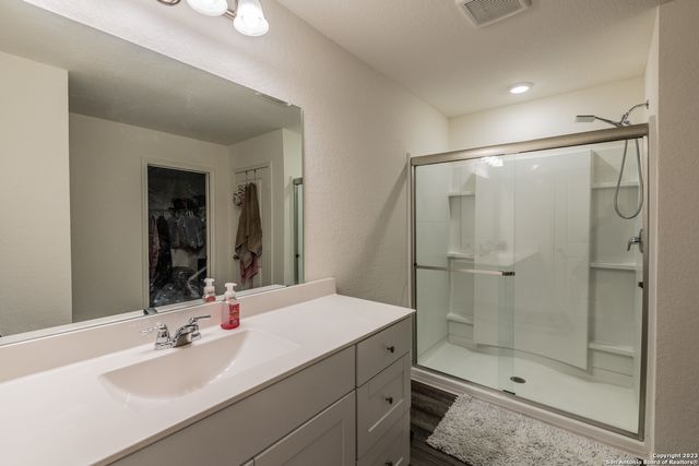 5203 Winding Stream, St Hedwig, TX 78152