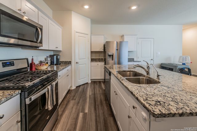 5203 Winding Stream, St Hedwig, TX 78152