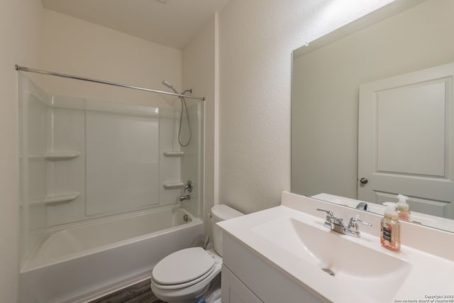 5203 Winding Stream, St Hedwig, TX 78152