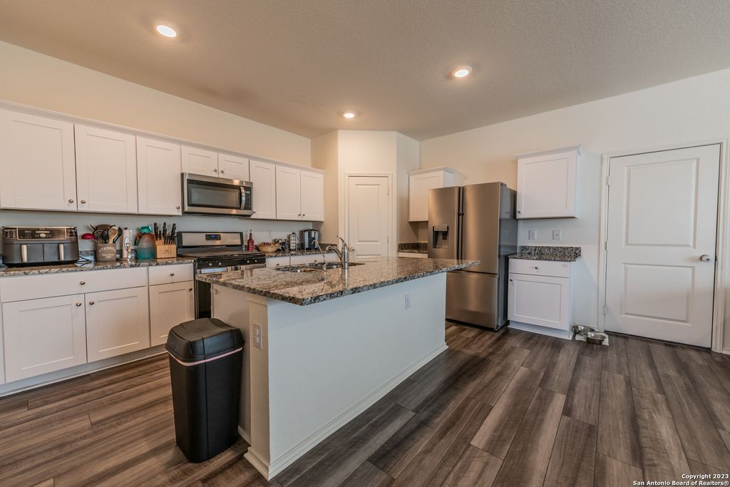 5203 Winding Stream, St Hedwig, TX 78152