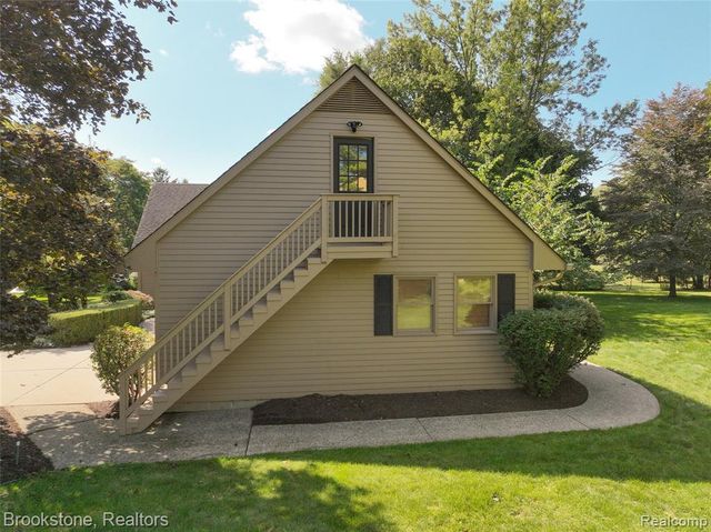 2734 Lenox, Troy, MI 48098