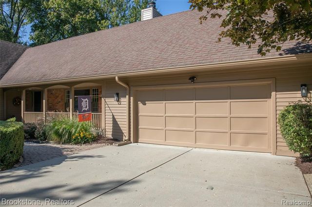 2734 Lenox, Troy, MI 48098