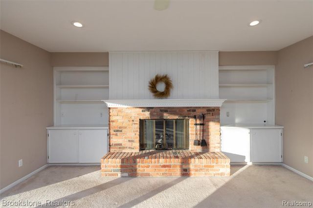 2734 Lenox, Troy, MI 48098