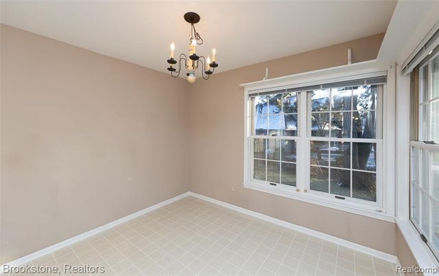 2734 Lenox, Troy, MI 48098