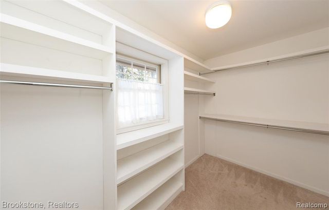 2734 Lenox, Troy, MI 48098