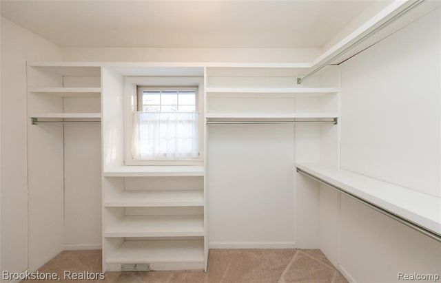 2734 Lenox, Troy, MI 48098