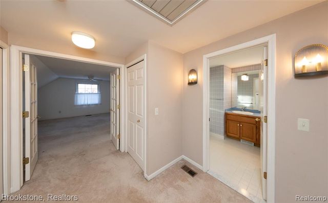 2734 Lenox, Troy, MI 48098