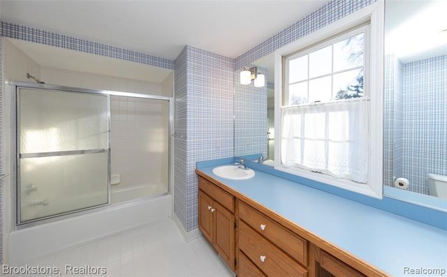 2734 Lenox, Troy, MI 48098