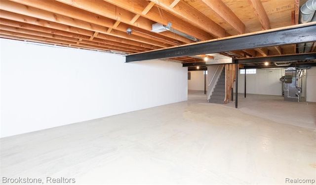 2734 Lenox, Troy, MI 48098