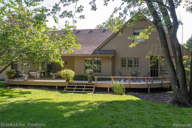 2734 Lenox, Troy, MI 48098