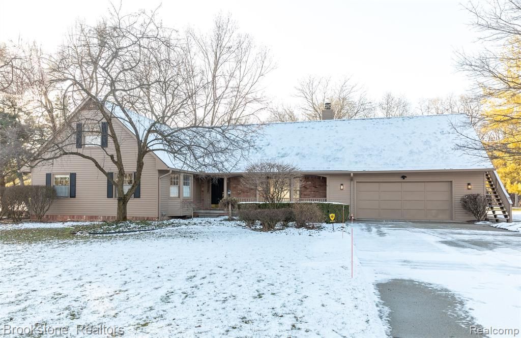 2734 Lenox, Troy, MI 48098