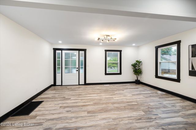 6006 Billtown Rd, Louisville, KY 40299