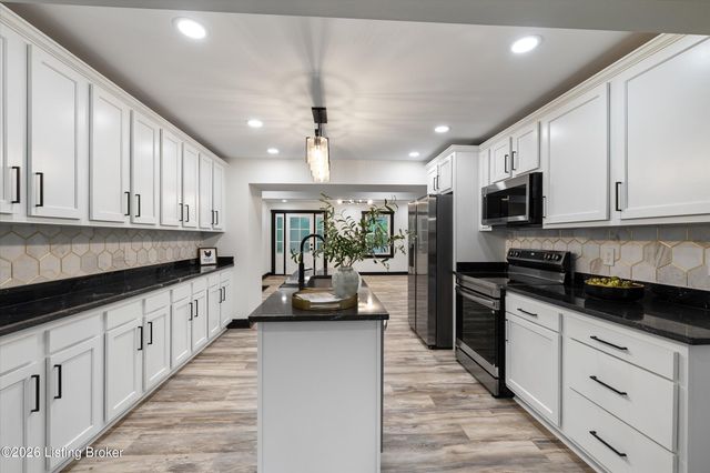 6006 Billtown Rd, Louisville, KY 40299