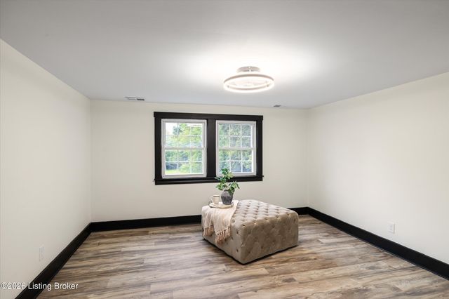 6006 Billtown Rd, Louisville, KY 40299