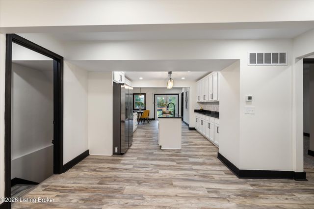 6006 Billtown Rd, Louisville, KY 40299