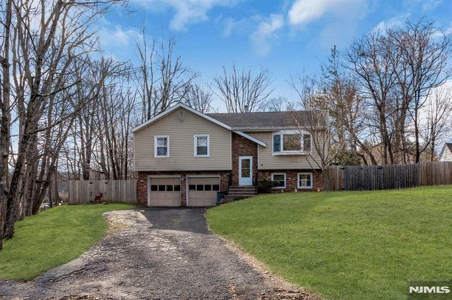 6 Whites Lane, Waldwick, NJ 07463