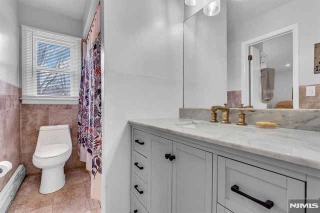 6 Whites Lane, Waldwick, NJ 07463