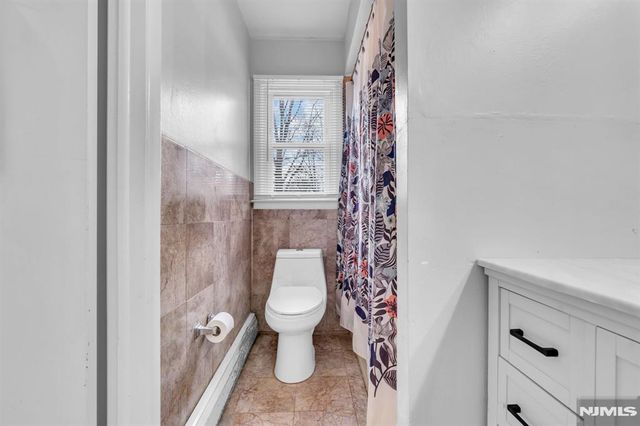 6 Whites Lane, Waldwick, NJ 07463