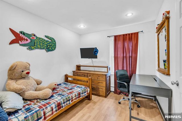 6 Whites Lane, Waldwick, NJ 07463