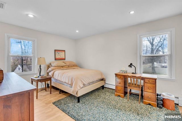 6 Whites Lane, Waldwick, NJ 07463