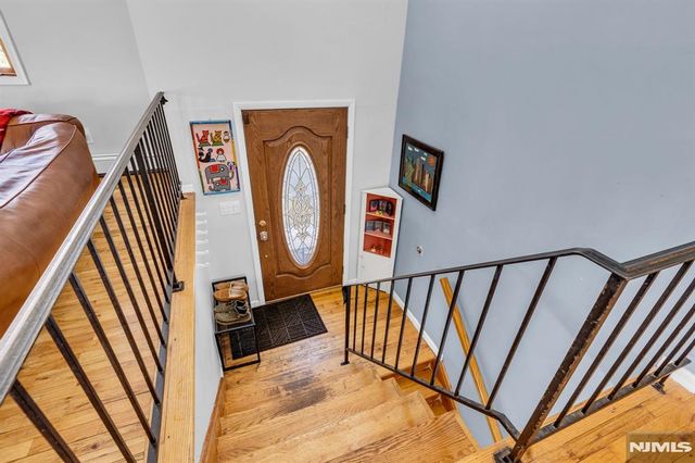 6 Whites Lane, Waldwick, NJ 07463