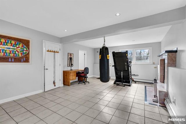 6 Whites Lane, Waldwick, NJ 07463