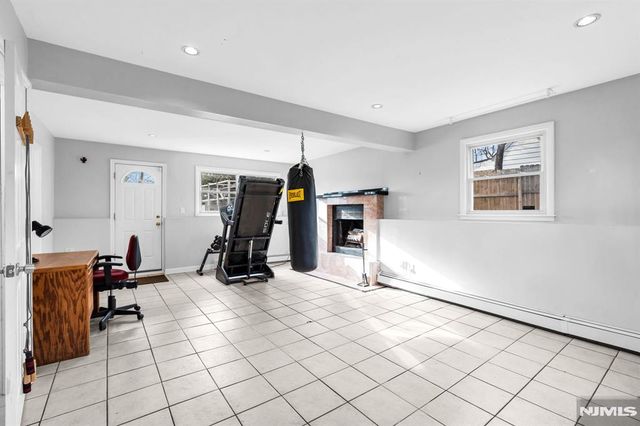 6 Whites Lane, Waldwick, NJ 07463