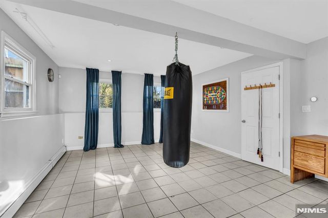 6 Whites Lane, Waldwick, NJ 07463