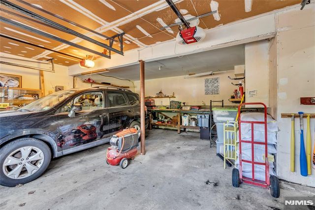 6 Whites Lane, Waldwick, NJ 07463