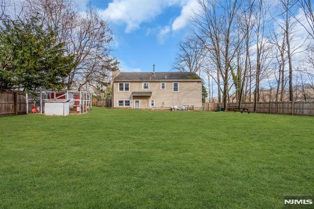 6 Whites Lane, Waldwick, NJ 07463