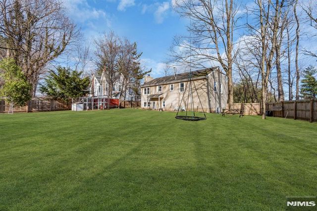 6 Whites Lane, Waldwick, NJ 07463