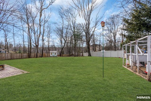 6 Whites Lane, Waldwick, NJ 07463