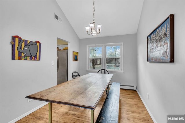 6 Whites Lane, Waldwick, NJ 07463