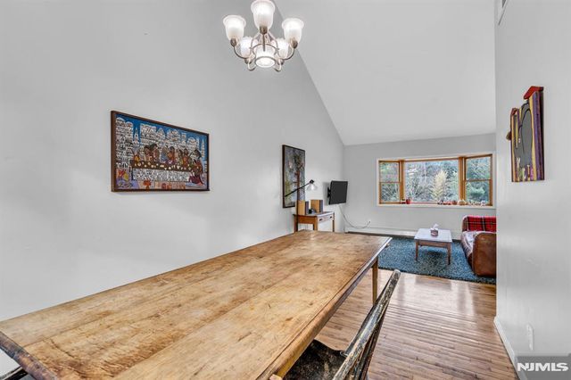 6 Whites Lane, Waldwick, NJ 07463