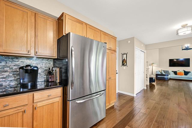 14241 W Waterford Square DRIVE, New Berlin, WI 53151