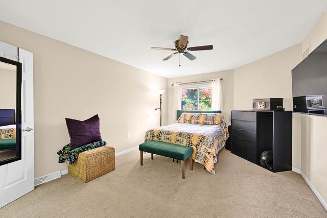 14241 W Waterford Square DRIVE, New Berlin, WI 53151