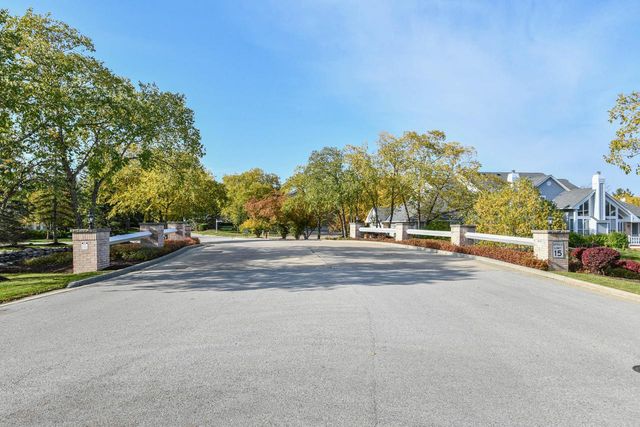 14241 W Waterford Square DRIVE, New Berlin, WI 53151