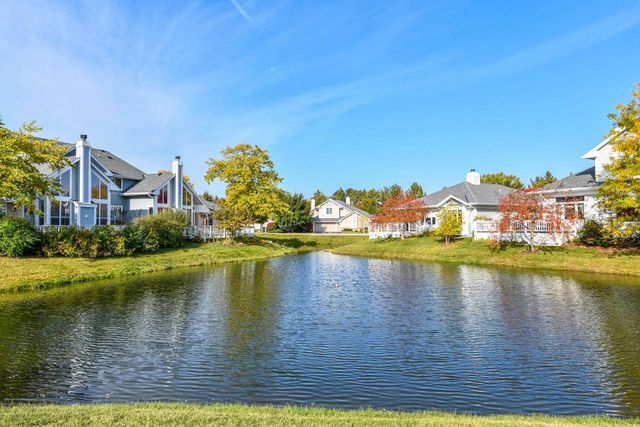 14241 W Waterford Square DRIVE, New Berlin, WI 53151