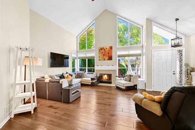 14241 W Waterford Square DRIVE, New Berlin, WI 53151