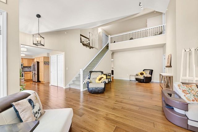 14241 W Waterford Square DRIVE, New Berlin, WI 53151