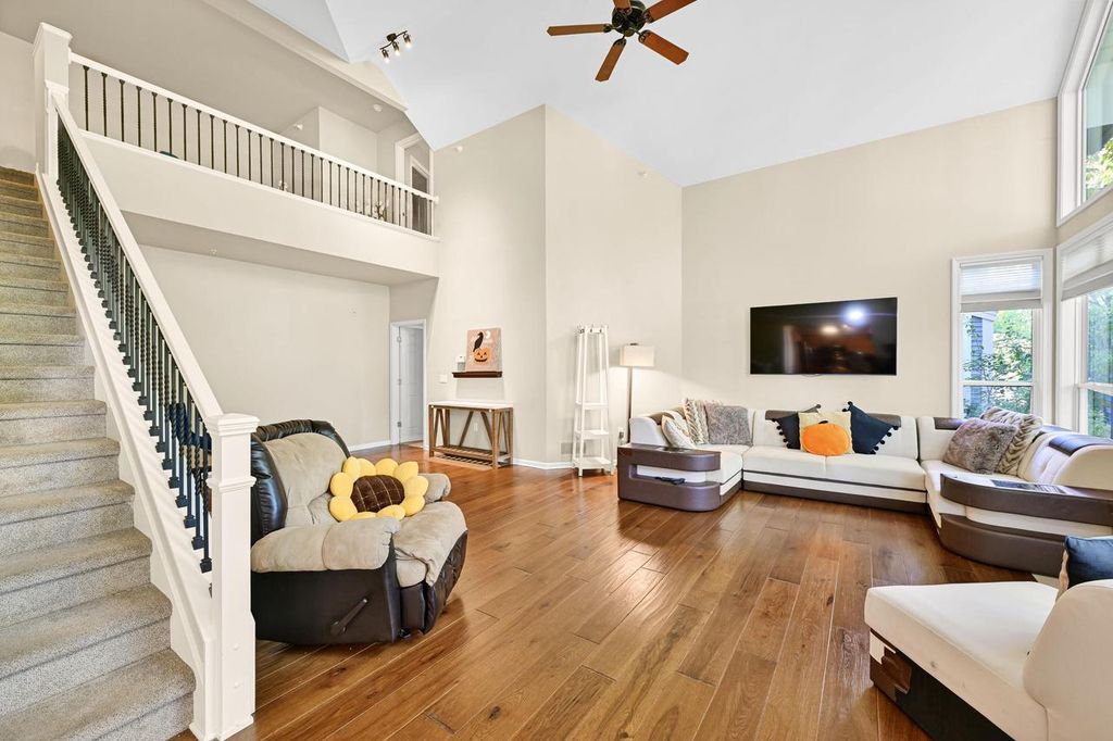 14241 W Waterford Square DRIVE, New Berlin, WI 53151