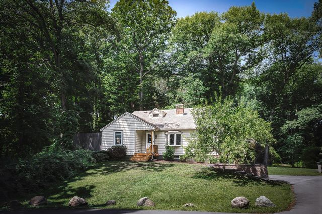 19 Gail St, Topsfield, MA 01983