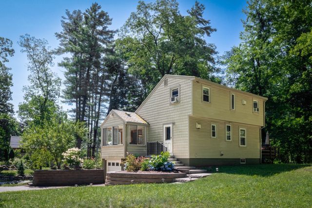 19 Gail St, Topsfield, MA 01983