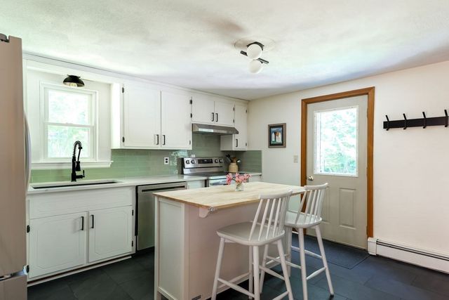 19 Gail St, Topsfield, MA 01983