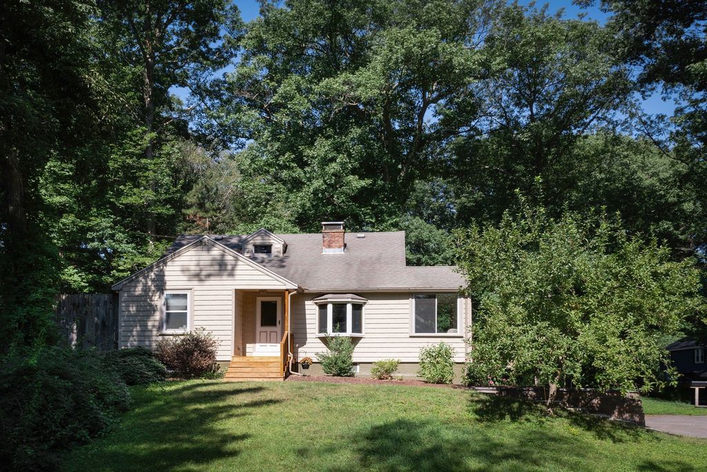 19 Gail St, Topsfield, MA 01983