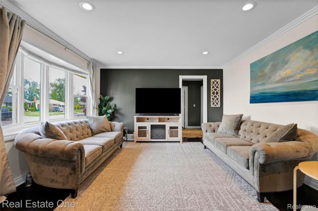 33395 Florence Street, Garden City, MI 48135