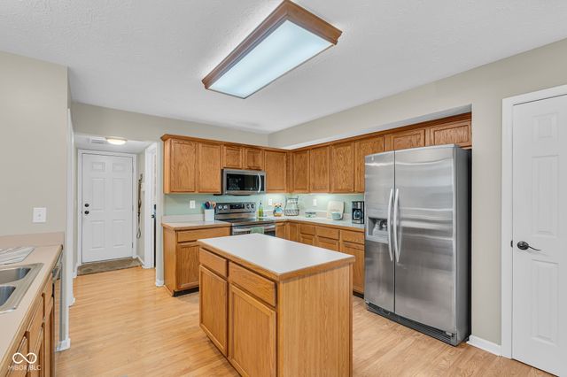 216 Creekview Circle, Mooresville, IN 46158