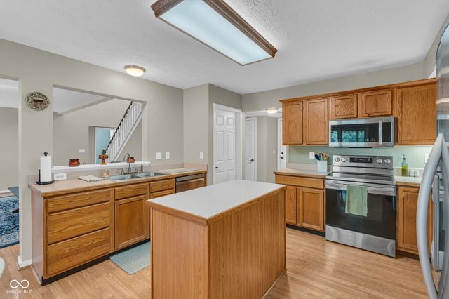 216 Creekview Circle, Mooresville, IN 46158