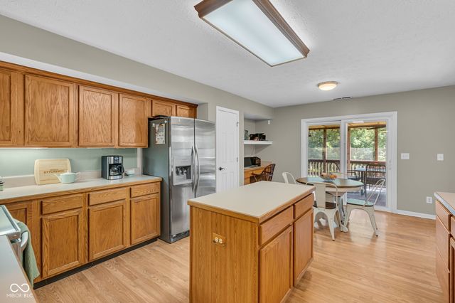 216 Creekview Circle, Mooresville, IN 46158